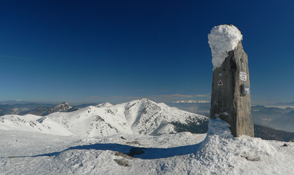 Z_vrcholu_na_východ,_viditeľnosť_dnes_úžasná