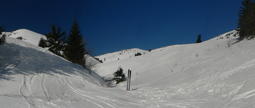 Pod_rebrom_Pekelníka_miesto_na_obed_aj_nalepenie