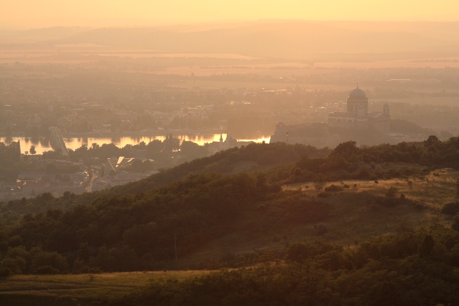 Západ_slnka_nad_Ostrihomom