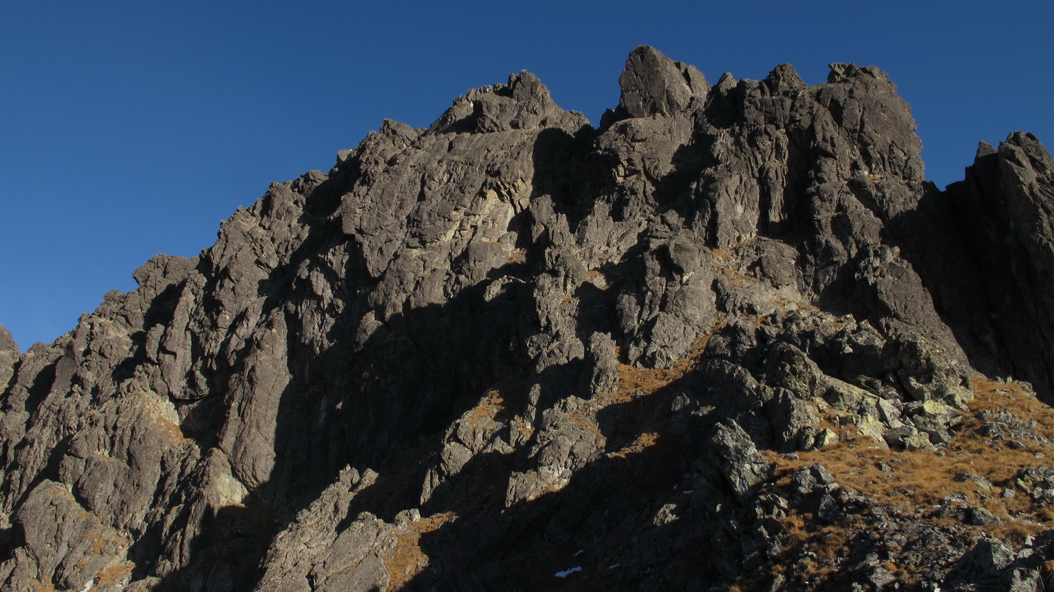 Dvojitá_veža,_liezť_budeme_v_ľavej_časti