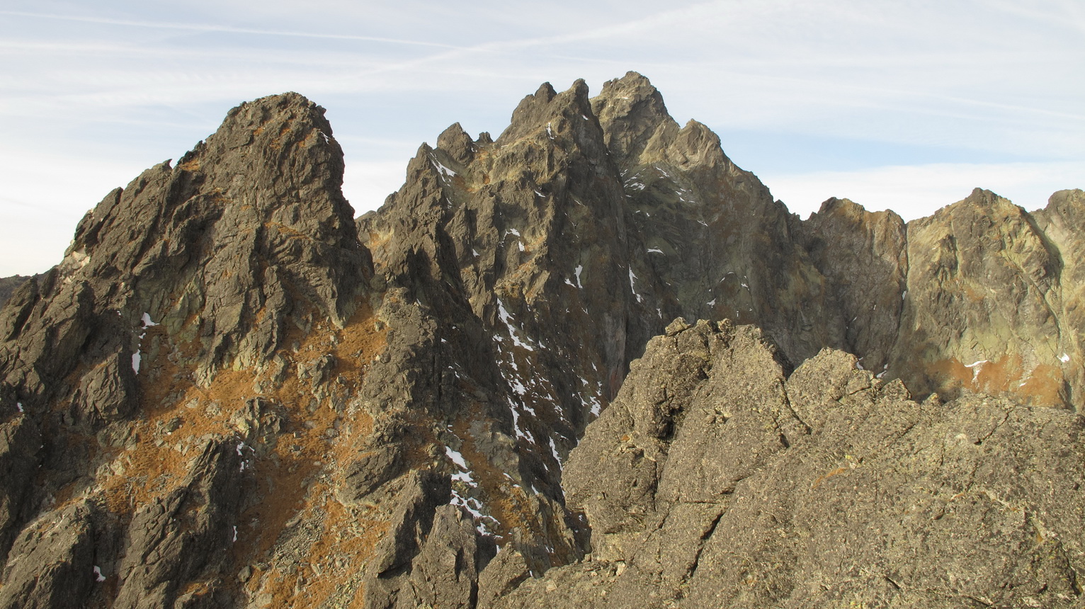 v_popredí_vľavo_Granátová_veža