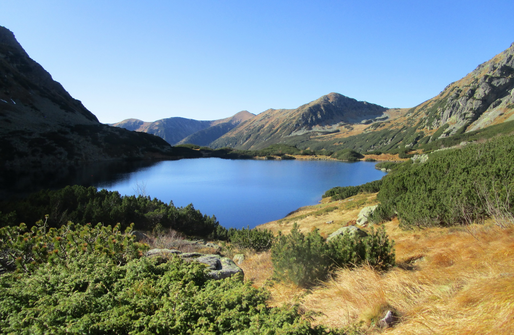 Nižné_Temnosmrečianske_pleso,_Liptovské_kopy_v_pozadí